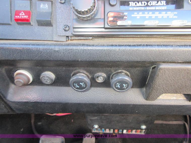 image for item BB9056 1974 Volkswagen Super Beetle