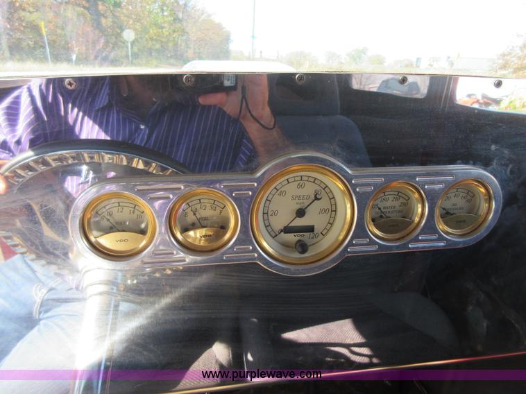 image for item BB9064 1932 Ford