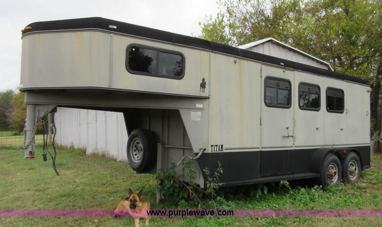 image for item BB9099 1996 Titan 2H1197 livestock trailer