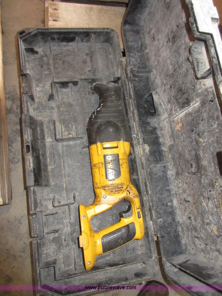 image for item BB9109 Assorted DeWalt tools