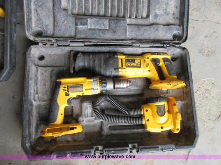 image for item BB9109 Assorted DeWalt tools