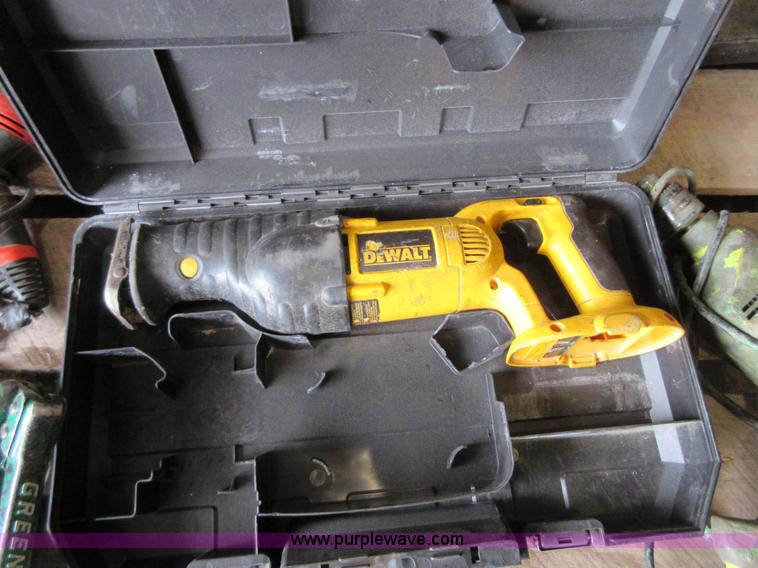 image for item BB9109 Assorted DeWalt tools