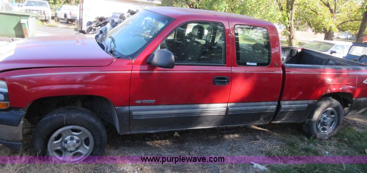 image for item BB9117 2000 Chevrolet Silverado 1500 Ext. Cab pickup truck