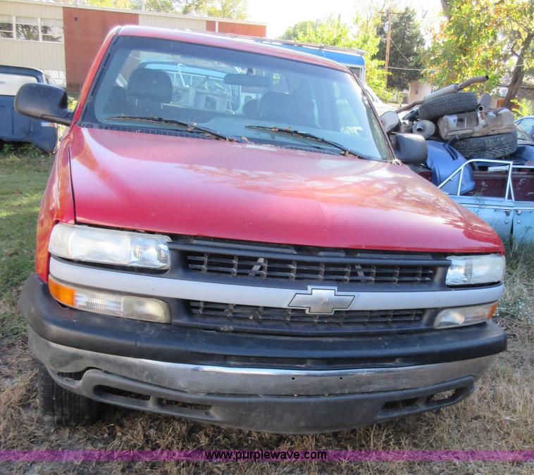 image for item BB9117 2000 Chevrolet Silverado 1500 Ext. Cab pickup truck