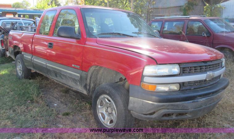 image for item BB9117 2000 Chevrolet Silverado 1500 Ext. Cab pickup truck