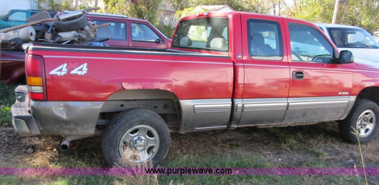 image for item BB9117 2000 Chevrolet Silverado 1500 Ext. Cab pickup truck