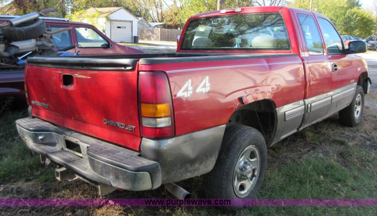 image for item BB9117 2000 Chevrolet Silverado 1500 Ext. Cab pickup truck