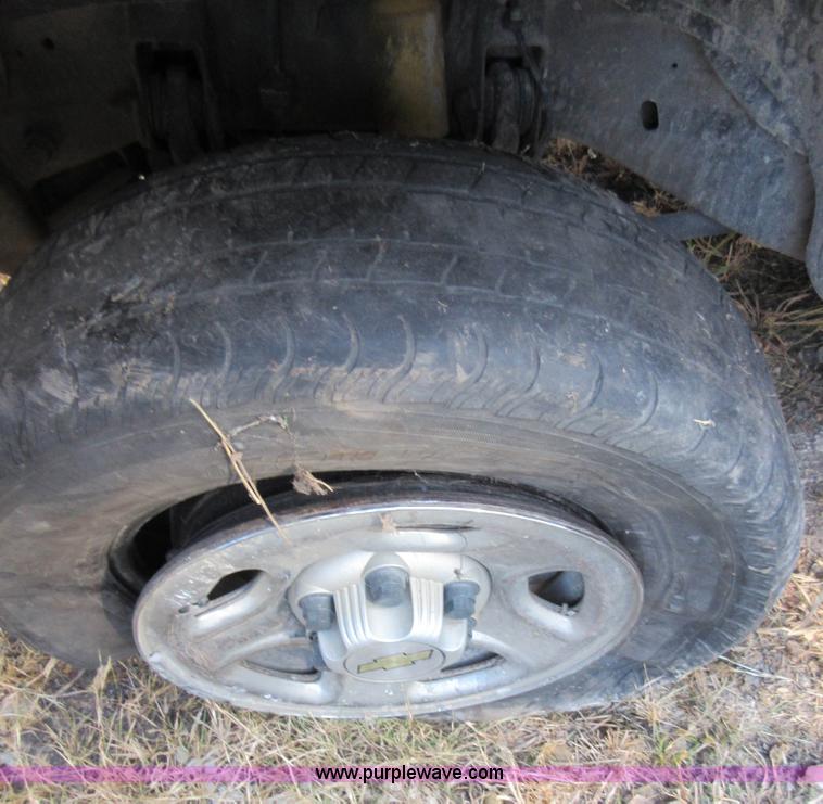 image for item BB9117 2000 Chevrolet Silverado 1500 Ext. Cab pickup truck