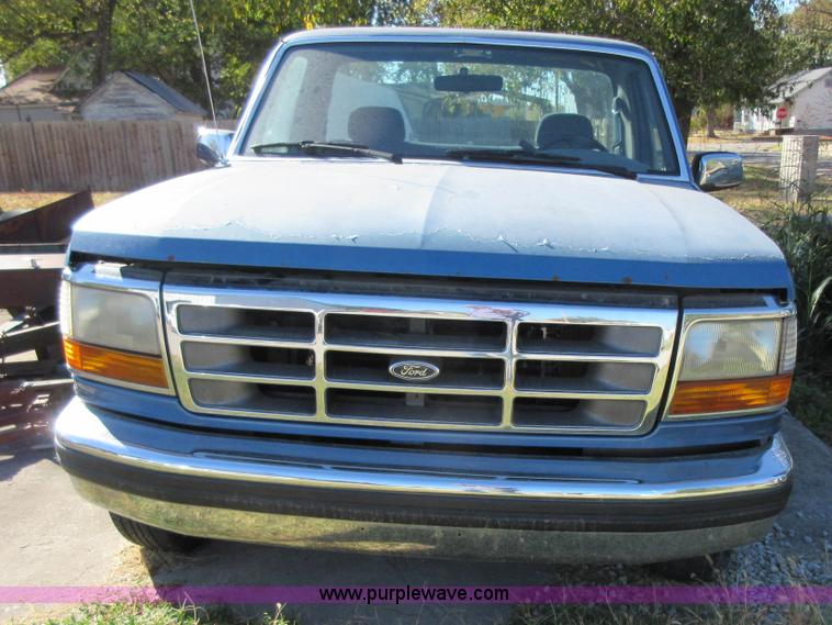 image for item BB9120 1993 Ford F150 pickup truck