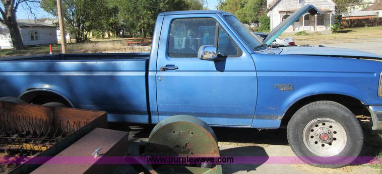 image for item BB9120 1993 Ford F150 pickup truck