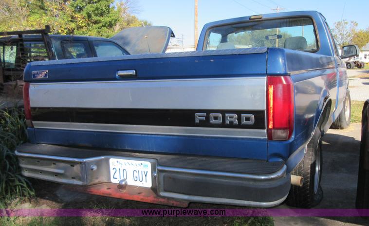image for item BB9120 1993 Ford F150 pickup truck