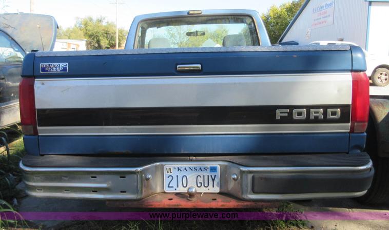 image for item BB9120 1993 Ford F150 pickup truck