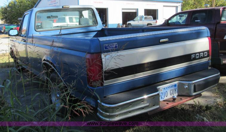 image for item BB9120 1993 Ford F150 pickup truck