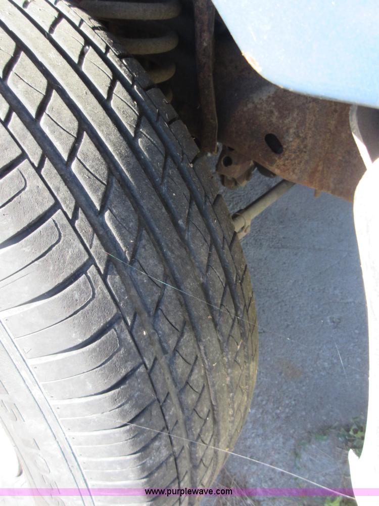 image for item BB9120 1993 Ford F150 pickup truck