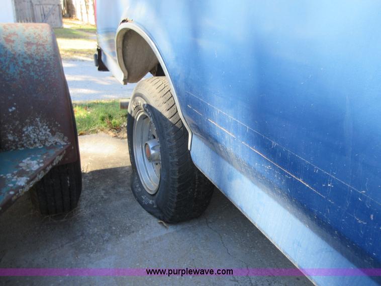 image for item BB9120 1993 Ford F150 pickup truck