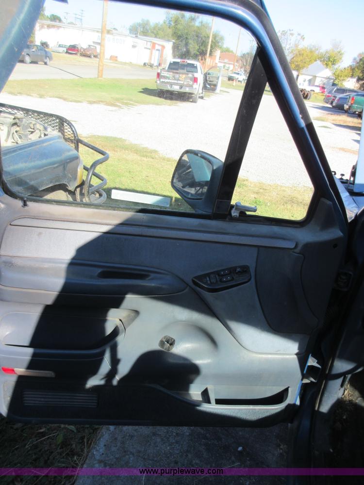 image for item BB9120 1993 Ford F150 pickup truck