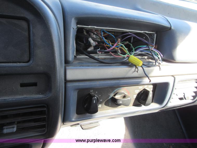 image for item BB9120 1993 Ford F150 pickup truck