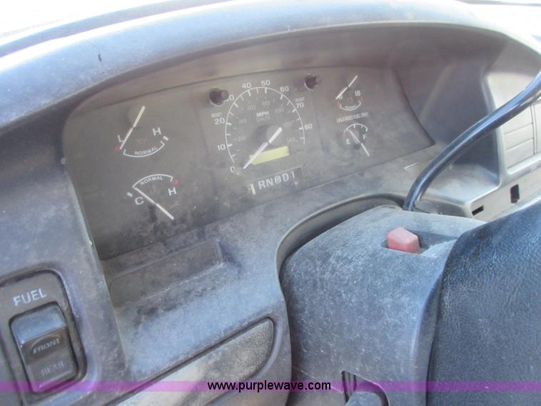 image for item BB9120 1993 Ford F150 pickup truck