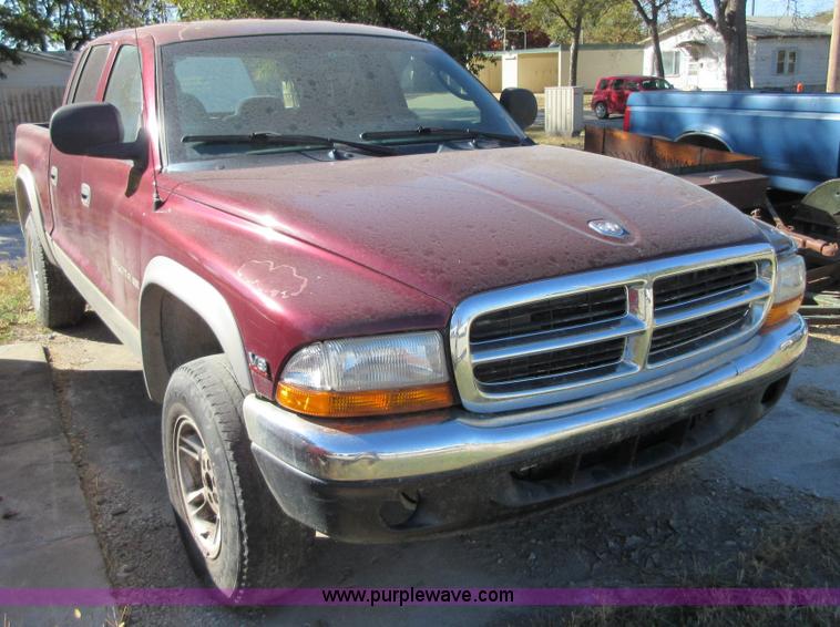 image for item BB9121 2000 Dodge Dakota Quad Cab pickup truck