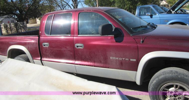 image for item BB9121 2000 Dodge Dakota Quad Cab pickup truck