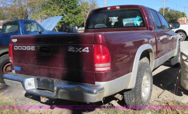 image for item BB9121 2000 Dodge Dakota Quad Cab pickup truck