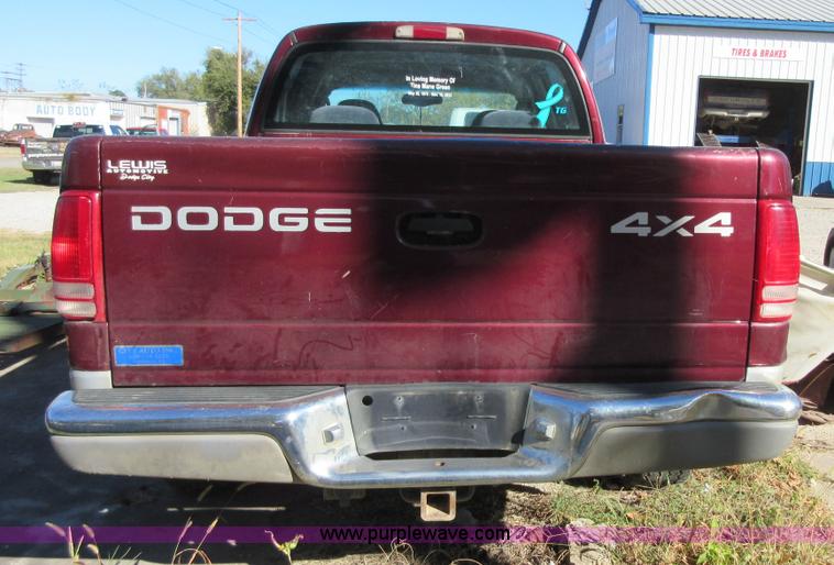 image for item BB9121 2000 Dodge Dakota Quad Cab pickup truck