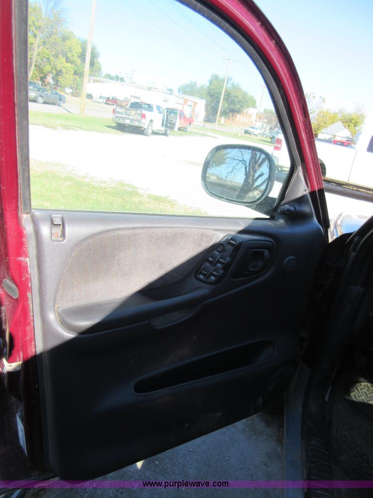 image for item BB9121 2000 Dodge Dakota Quad Cab pickup truck