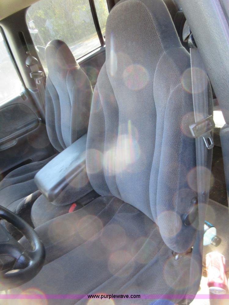 image for item BB9121 2000 Dodge Dakota Quad Cab pickup truck