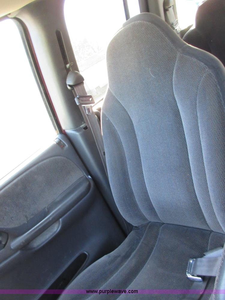 image for item BB9121 2000 Dodge Dakota Quad Cab pickup truck