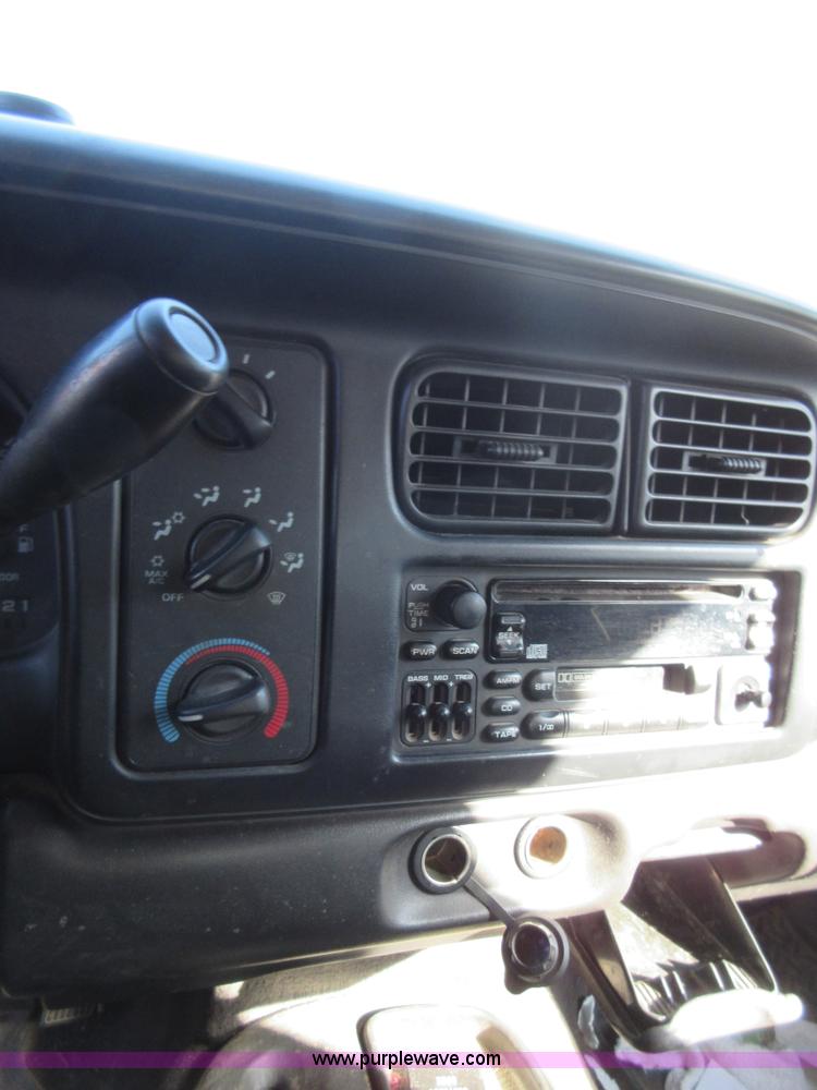 image for item BB9121 2000 Dodge Dakota Quad Cab pickup truck