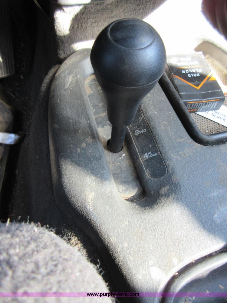 image for item BB9121 2000 Dodge Dakota Quad Cab pickup truck