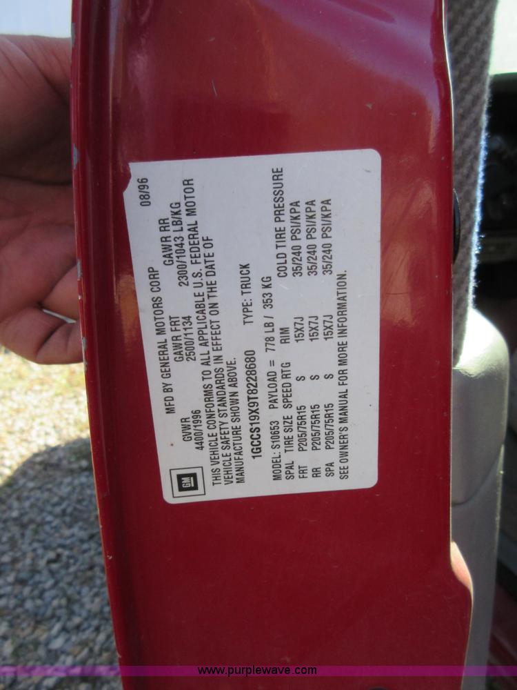 image for item BB9122 1996 Chevrolet S10 Ext. Cab pickup truck