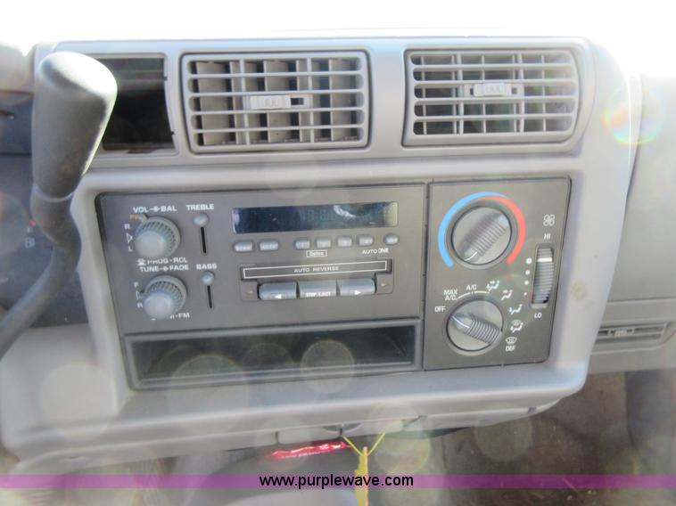 image for item BB9122 1996 Chevrolet S10 Ext. Cab pickup truck