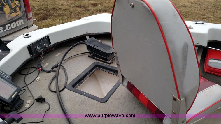 image for item BC9156 1986 Ozark boat