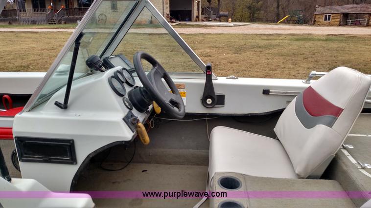 image for item BC9156 1986 Ozark boat