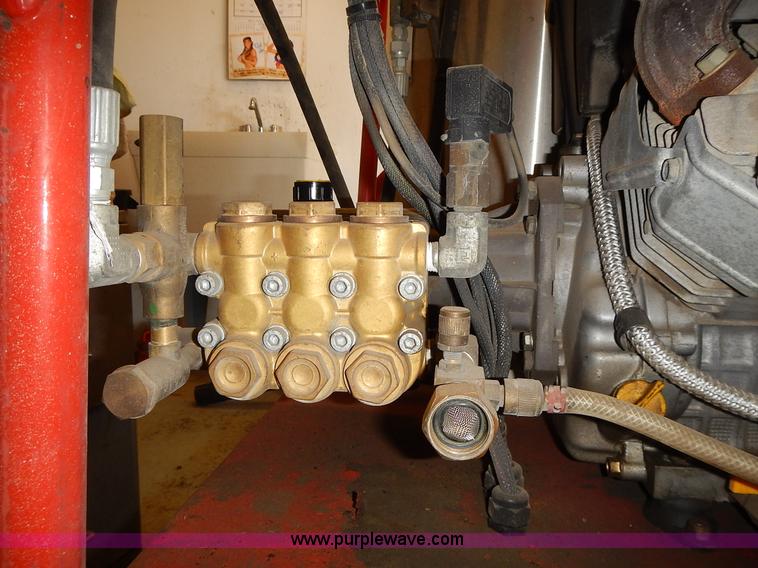 image for item BT9525 Hotsy 1060SS pressure washer