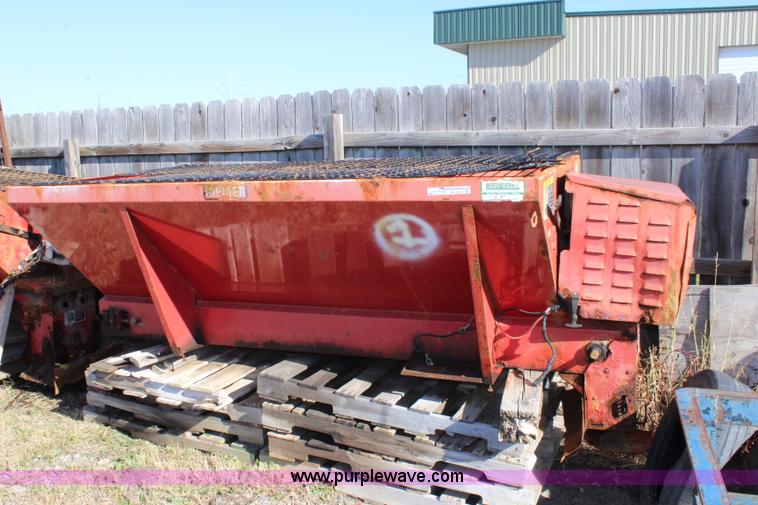 image for item BT9534 Hiniker V-box steel spreader