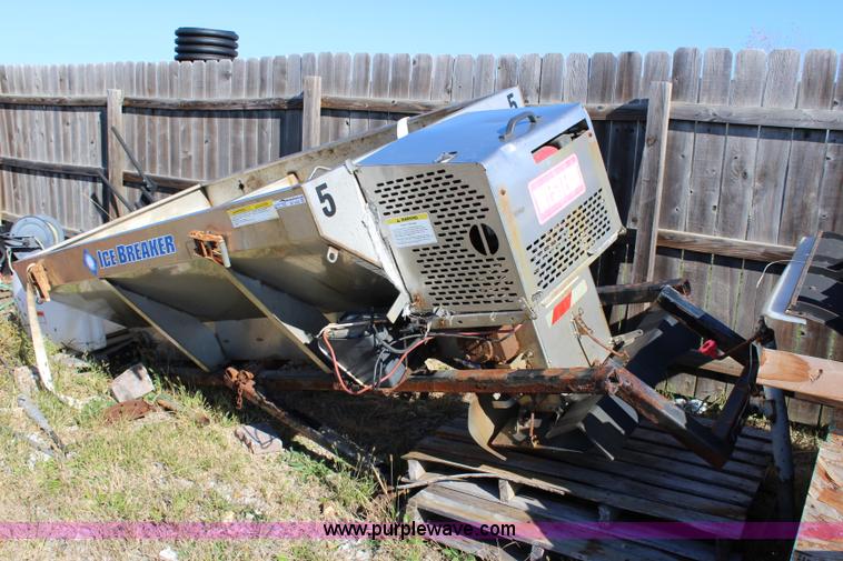 image for item BT9535 Western Ice Breaker V-box stainless steel spreader