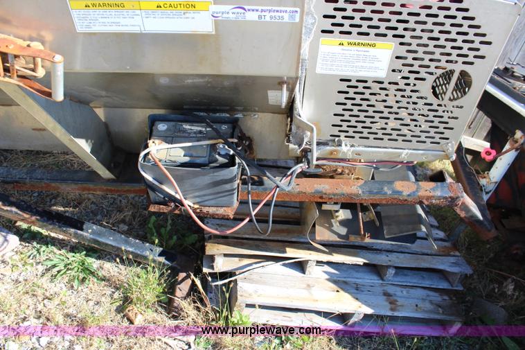 image for item BT9535 Western Ice Breaker V-box stainless steel spreader