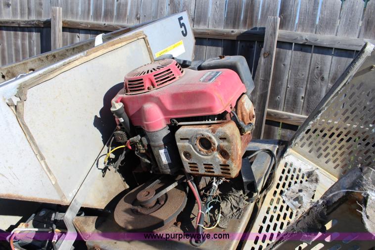 image for item BT9535 Western Ice Breaker V-box stainless steel spreader