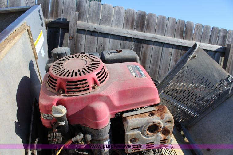 image for item BT9535 Western Ice Breaker V-box stainless steel spreader