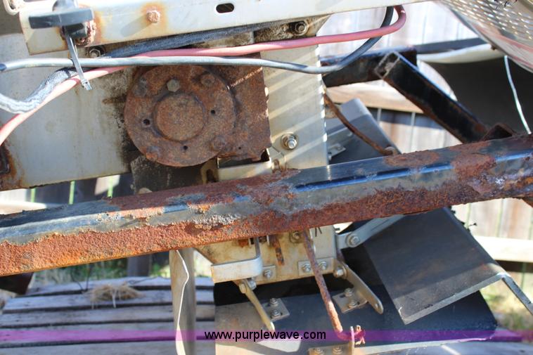 image for item BT9535 Western Ice Breaker V-box stainless steel spreader