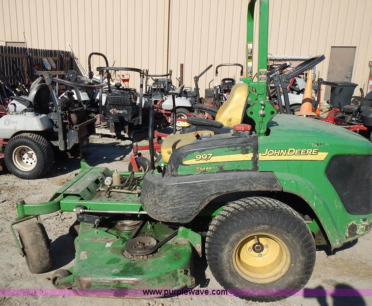 image for item BT9538 John Deere 977 Z-Trak lawn mower