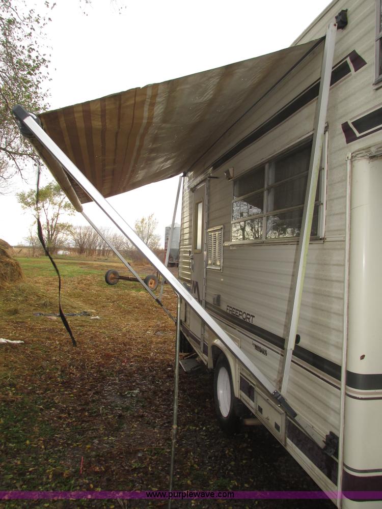 image for item H1026 1983 Ford Econoline Coachmen FreePort motorhome