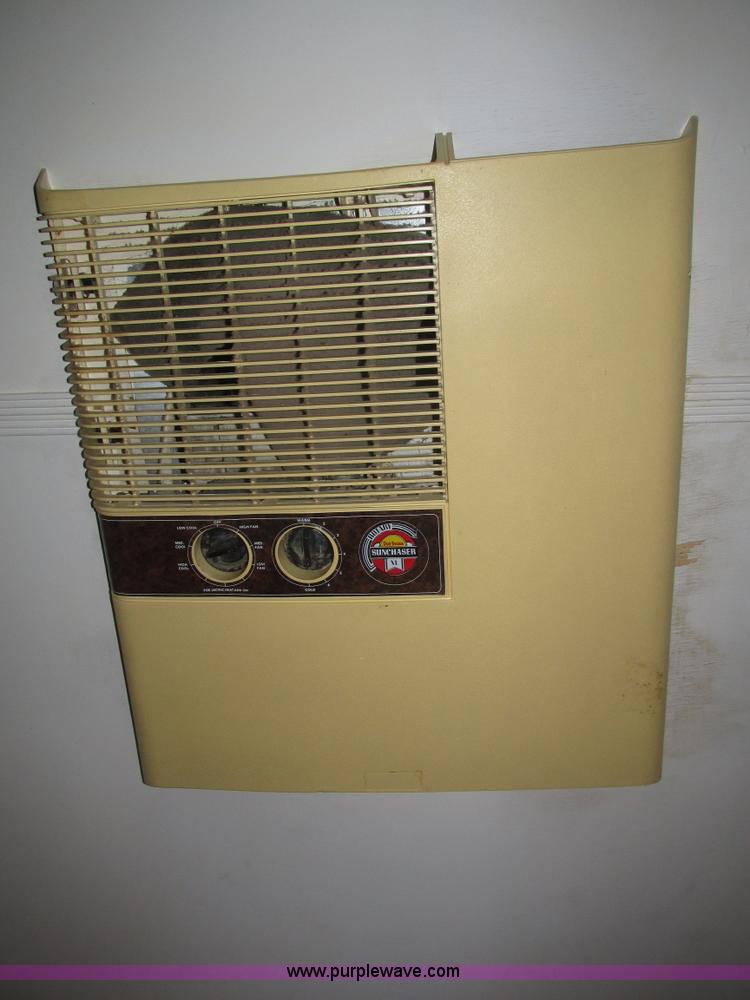 image for item H1026 1983 Ford Econoline Coachmen FreePort motorhome