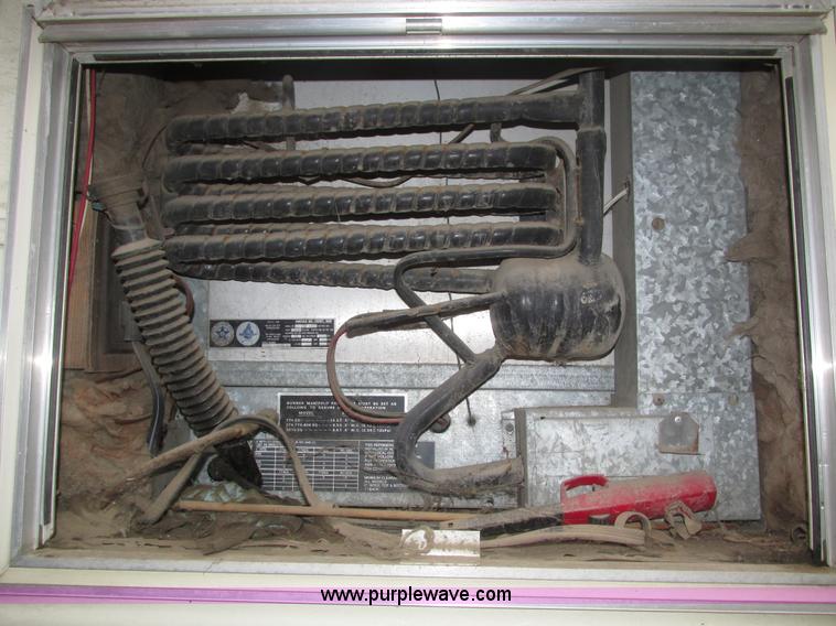 image for item H1026 1983 Ford Econoline Coachmen FreePort motorhome