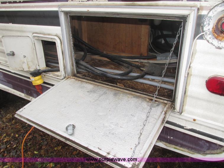 image for item H1026 1983 Ford Econoline Coachmen FreePort motorhome
