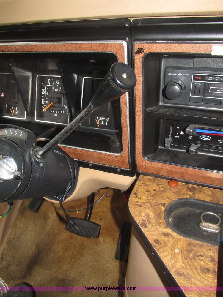 image for item H1026 1983 Ford Econoline Coachmen FreePort motorhome