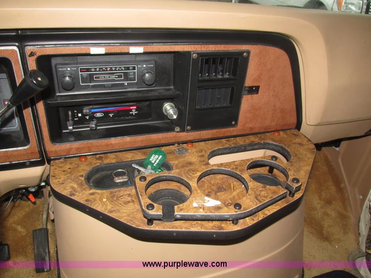 image for item H1026 1983 Ford Econoline Coachmen FreePort motorhome