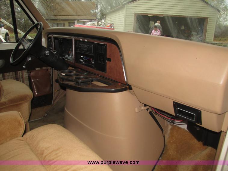 image for item H1026 1983 Ford Econoline Coachmen FreePort motorhome